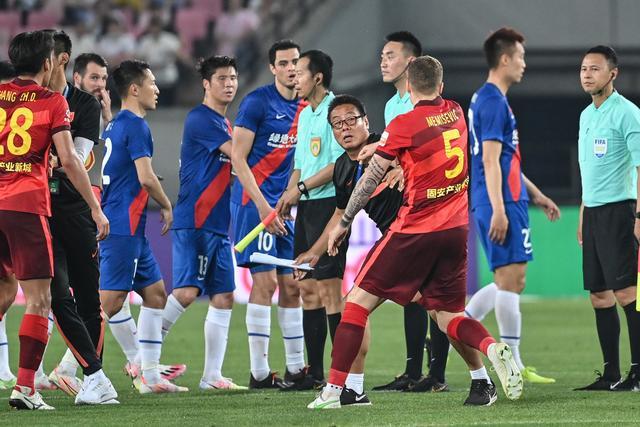 欧冠-莱万梅开二度奥尔莫破门 巴萨3-0布雷斯特