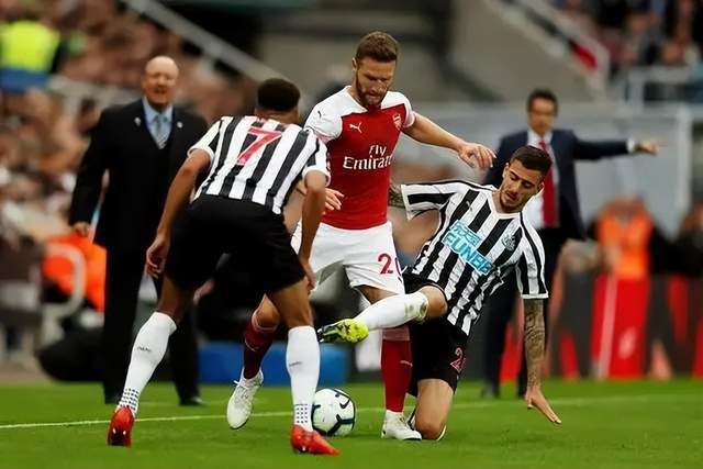 西甲-莱万哑火冈萨雷斯制胜 巴萨0-1莱加内斯